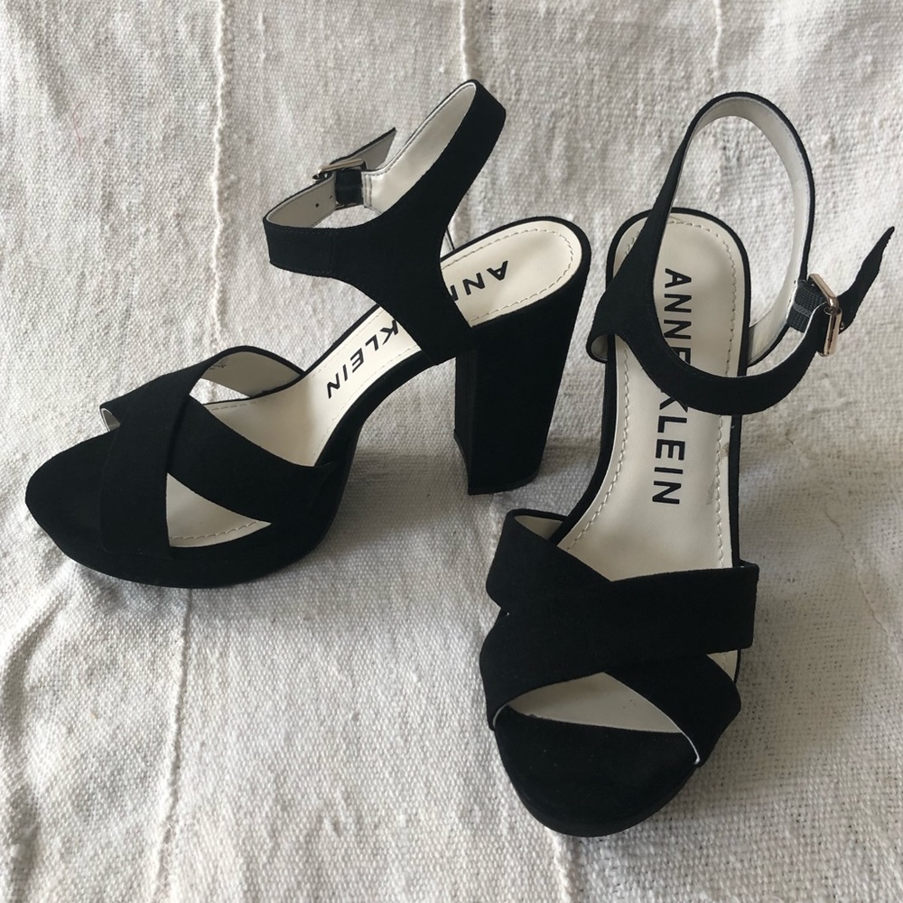 ANNE KLEIN BLACK PLATFORM HEELS SIZE 6.5